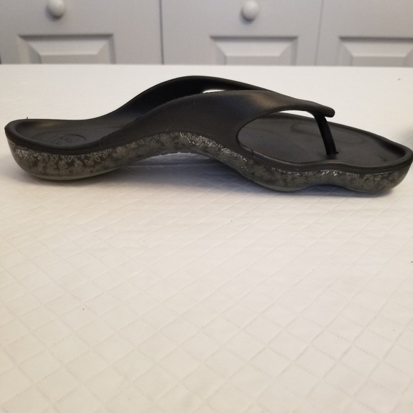 CROCS Boulder Colorado Thong Sandals Womens Size 9 Slip On Black Flip Flop Shoes - Picture 4 of 8